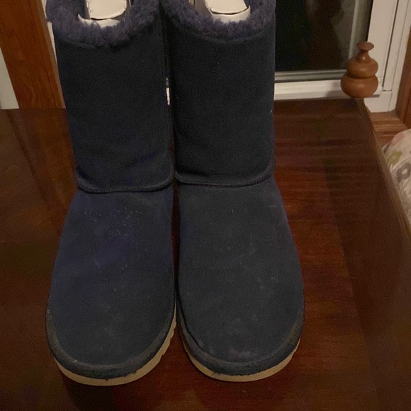 - 🦊 Ugg navy blue and box. Navy with striped bows. Pic show all minor mark… - Picture 2 of 16
